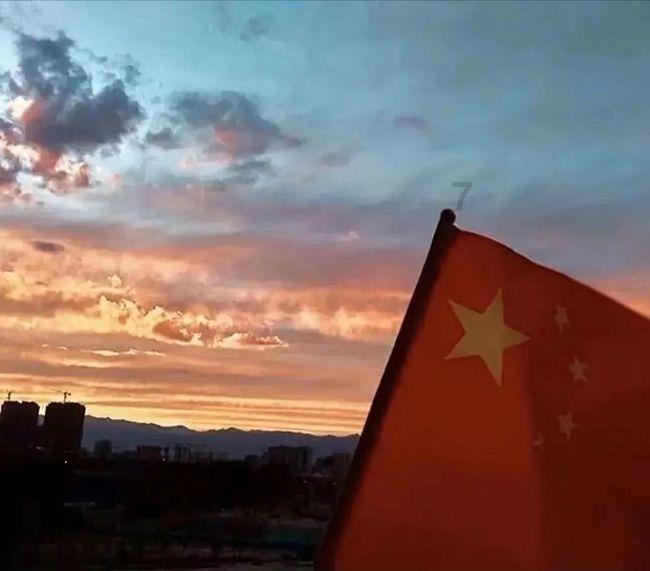 新月官推上半场时曾发推调侃梅西,赛后删除推文