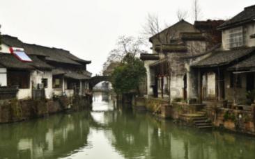 媒体人:蒋圣龙打中锋比谭龙更合适,中锋动作标准多了